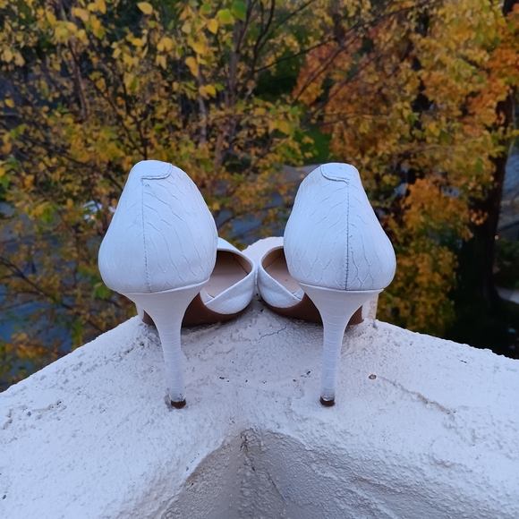 JESSICA SIMPSON IVORY SNAKE EMBOSSED POINTED TOE HEELS - Picture 6 of 11
